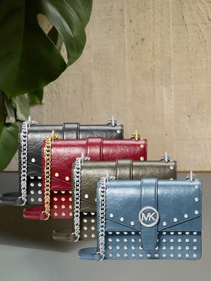 Bolso Bandolera Michael Kors Greenwich Tachonado Mujer Pequeño Envejecido con Solapa al Hombro Foto 1 de 4