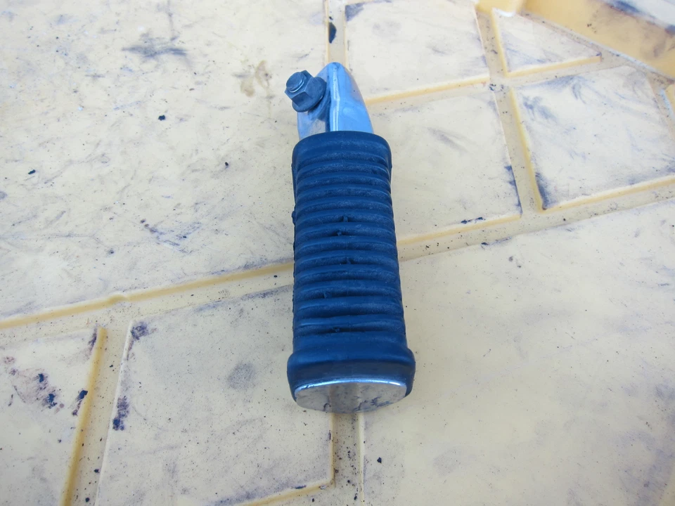 1982 Suzuki GS1100 GL OEM APOIO PARA OS PÉS PEG STEP - Imagem 1 de 1