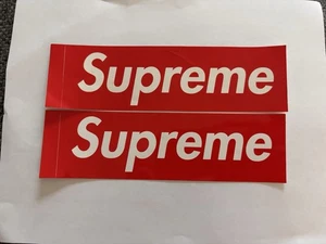 SET BESTEHEND AUS ZWEI Supreme Red Box Logo Aufkleber 100 % AUTHENTISCH BRANDNEU IN DER HAND - Bild 1 von 2