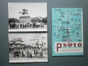 2 X 1959 B/W PHOTOS PASSENGERS ON PIGEON BUS SIGHTSEEING TRIP TOKYO WITH FOLDER - Imagen 1 de 4