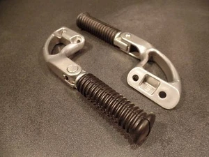 HARLEY-DAVIDSON ORIGNAL STOCK CLUTCH BRAKE SIDE FOOT PEGS WITH MOUNTING BRACKETS - Bild 1 von 12