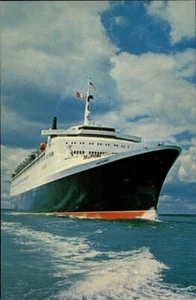 Ship Cunard Queen Elizabeth 2 1977 Vintage Postcard - Picture 1 of 2