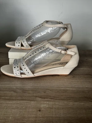 Sandalias Bellini Laaris para mujer 8,5 estrás cuña correa al tobillo microgamuza Foto 1 de 4