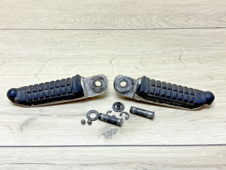 1988 - 1996 GSX600F 600 Katana Suzuki 原始设备制造商 左后乘客钉 脚钉 — 第 1/4 张图片