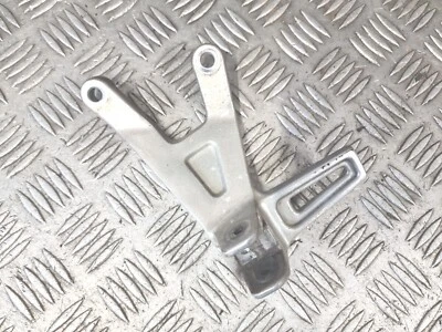 YAMAHA FZ750 1987 1988 87 88 2KK REAR LEFT FOOTREST HANGER BRACKET — 第 1/2 张图片