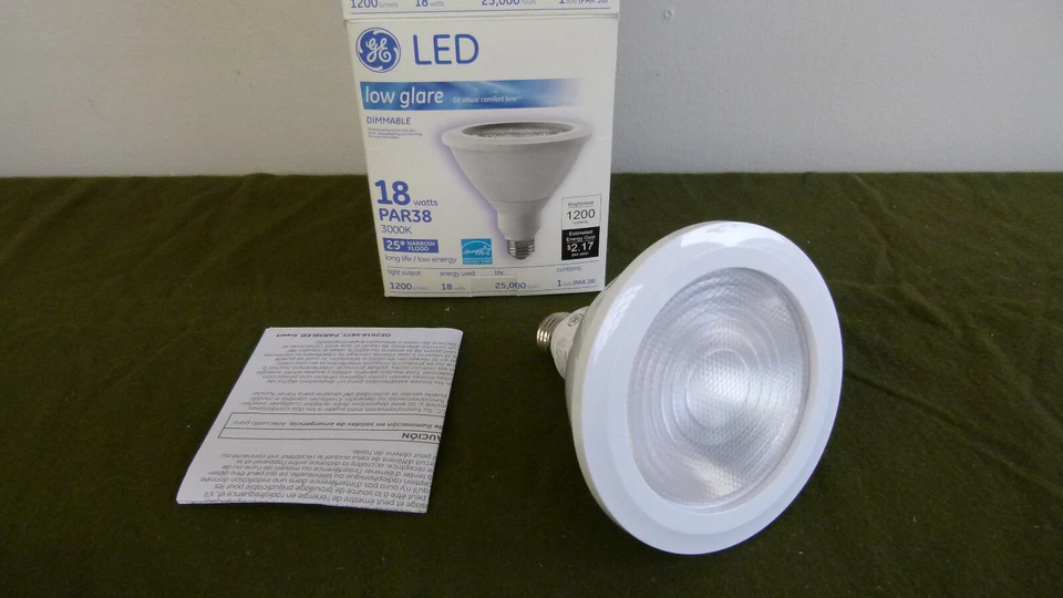 GE 94904 - LED18D38W930/25 LED Low Glare Dimmable PAR38 Lamp 3000K 18W - Image 1 of 4