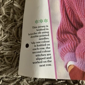 VINTAGE CREATIVE KNITTING PATTERN - TWO COLOUR RIBBED CABLE JERSEY - Picture 1 of 1