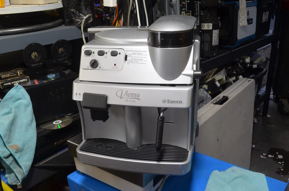 Máquina de café espresso Saeco Vienna De Luxe con molinillo incorporado PIEZAS O REPARACIÓN Foto 1 de 4