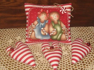 Old Fashioned Christmas Gingerbread Sign 3 Stripe Hearts Wreath Accents Handmade - Picture 1 of 3