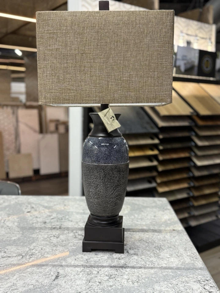 Lámpara de mesa de cerámica Uttermost Boylston Foto 1 de 1