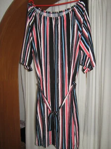 Kurzes Kleid Größe L mit Gürtel - Bild 1 von 3