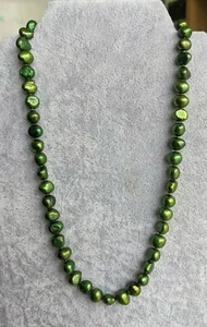 Hermoso collar de perlas de río verde con broche de plata de ley - Imagen 1 de 8