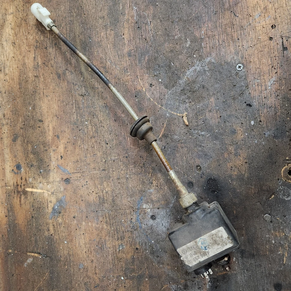 VW MK1 Cabriolet Velocímetro EGR Caja de cables OEM 171957809 171957901 Volkswagen Foto 1 de 4