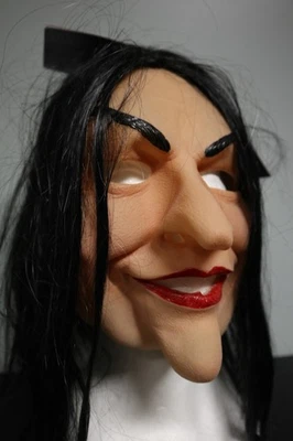 Máscara hecha a mano para adultos La Befana Witch Bruja - Zagone Studios "Evil Step Sister" Foto 1 de 4