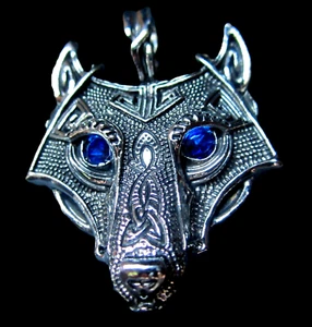 Anhänger Edelstahl Wolf  keltischer Wolfskopf Fenrir blaue Augen 4x5cm Krafttier - Bild 1 von 8