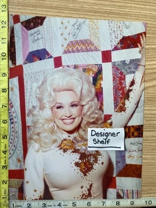 Dolly Parton In White Top & Quilt Wall Scene Book Photograph - Picture 1 of 1