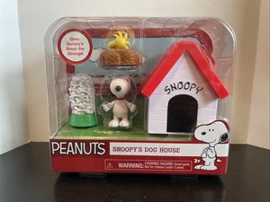 Peanuts Snoopy’s Doghouse - Woodstock & Bones 2015 Charlie Brown NEW & SEALED - Picture 1 of 7