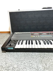 Roland JUNO-106 61-Keys 6 Voice Programmable Polyphonic Synthesizer - Picture 1 of 11