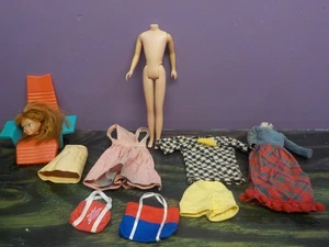 Lotto di abiti/abiti stile Barbie/Skipper/Penny Brite vintage sfusi - Foto 1 di 17