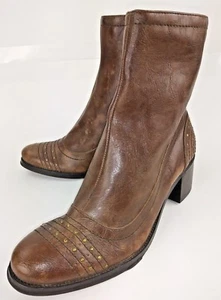 Botas Bass Mujer BRENDA US 7 Marrón Tachonado Cuero Vegano Cremallera Tacones Tobillo 5572 - Imagen 1 de 10