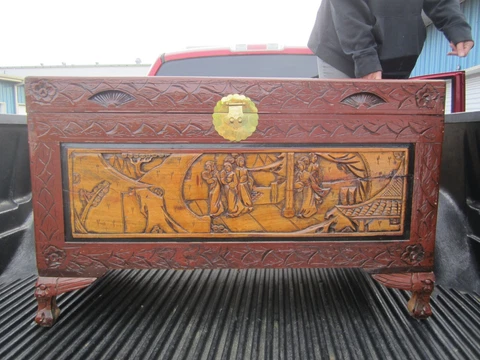 RARE VTG LG RED LACQUER ORIENTAL HAND CARVED WOOD TRUNK, VERY ORNATE Cover