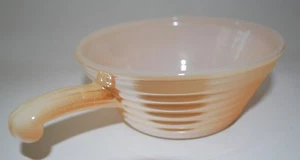 De colección Fire King Peach Lustre Colmena Escanonada Aspecto Manijado #10 Sopa/chile/rompedor - Imagen 1 de 11