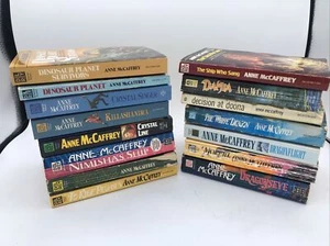 Anne McCaffrey Books PB Ship Who Sang, Dinosaur, Singer, Pern - Lot 15 - Imagen 1 de 10