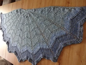 handgestricktes Schulter- Tuch,  158x70cm  in Blau-Tönen - Bild 1 von 7