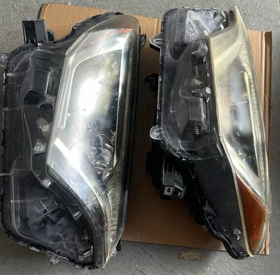 Juego de pares de luces de faros izquierdo y derecho originales OEM para Toyota RAV4 2016 Foto 1 de 4