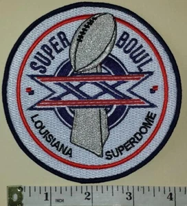 TOPPA EMBLEMA CALCIO SUPER BOWL 20 XX CHICAGO BEARS vs NEW ENGLAND PATRIOTS NFL - Foto 1 di 1