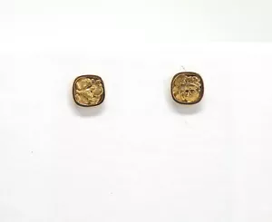 Pepitas de oro natural genuino en oro amarillo de 14k montaje, pendientes cuadrados pequeños - Imagen 1 de 3
