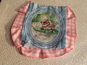 1/12a Casa de Muñecas Niños Rosa Infantería Cama Individual Ropa de cama Edredón TOTALMENTE NUEVO - Imagen 1 de 1