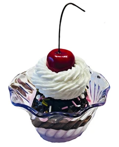 Helado falso DEZICAKES Sundae comida artificial espolvoreamiento falso fresa Sundae - Imagen 1 de 6