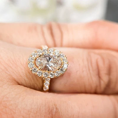 Anillo de boda certificado IGI GIA diamante ovalado 1,35 quilates cultivado en laboratorio oro amarillo de 18 quilates Foto 1 de 4