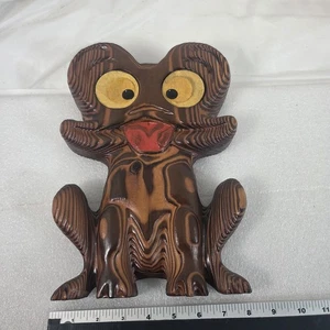 Handgeschnitzter Frosch aus Holz Wandbehang Deko mit Filzaugen & Zunge Akzent - Bild 1 von 7