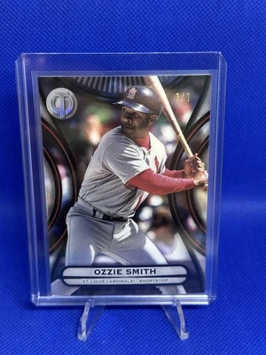 2025 Topps Tribute - Ozzie Smith #52 1/1 - Imagem 1 de 2