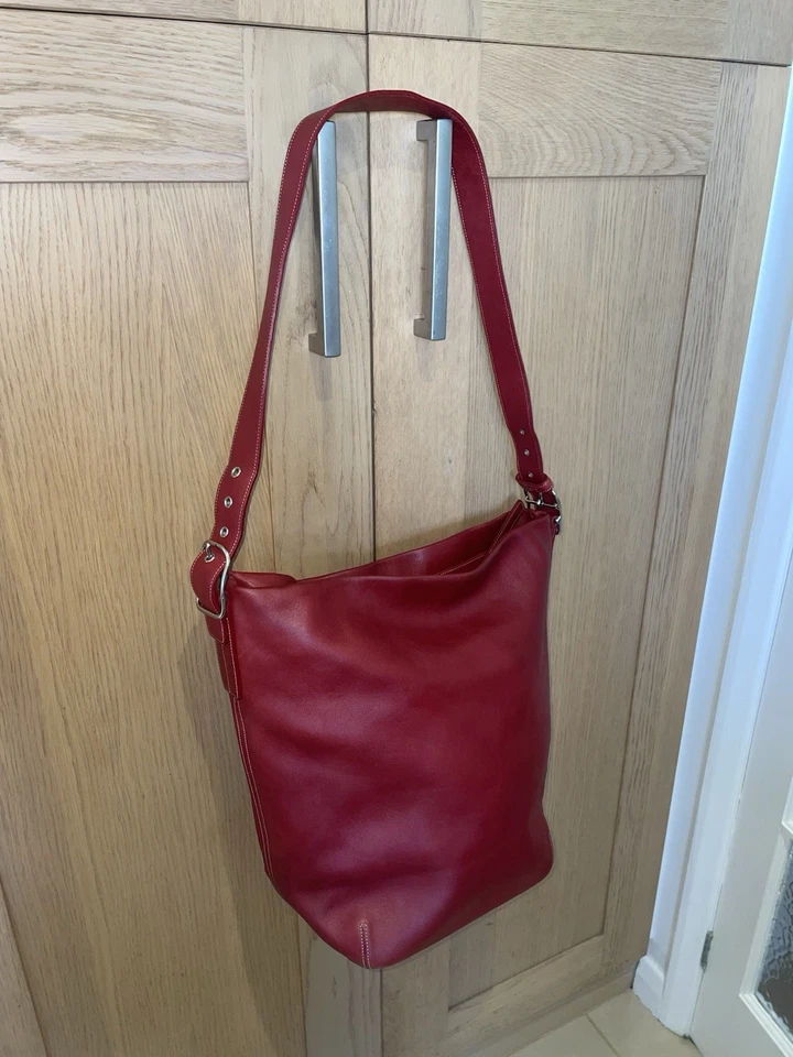 Vintage COACH Red Leather Extra Large bucket bag F1S-9151 - Image 1 of 4