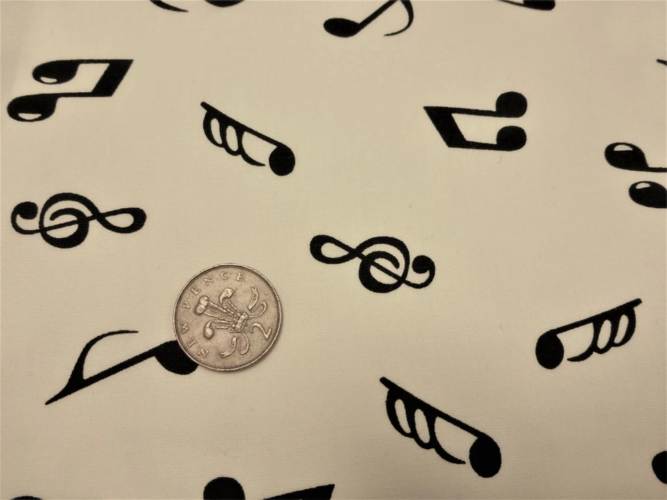 ROSE AND HUBBLE FQ Baumwoll Popeline mit großen Musiknoten und Symbolen in verschiedenen Farben