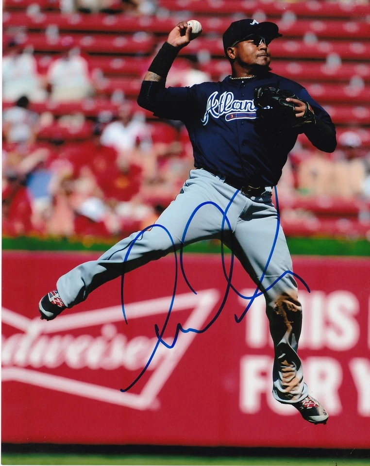 ERICK AYBAR ATLANTA BRAVES ACCIÓN FIRMADO 8x10 Foto 1 de 1