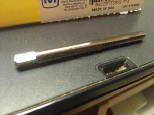 8-32 GH2 SCHNELLARBEITSSTAHL 4 FLÖTEN BODENGEWINDEBOHRER ***HERGESTELLT IN DEN USA*** - Bild 1 von 1