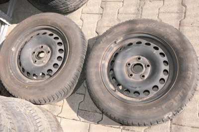 VW Golf 5 Caddy 195/65 R15 91T Winterreifen M+S Felgen 6jx15H2 ET47  ca. 3-4 mm - Bild 1 von 2