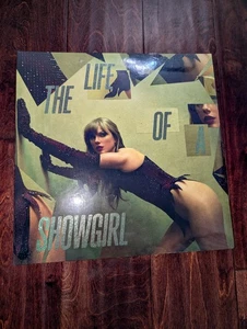 Taylor Swift The Life of a Showgirl Vinyl Record Shiny Bug Wintergreen IN HAND - Foto 1 di 5