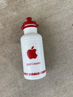 Винтажные компьютеры Apple бутылка для воды промо товар Harvey Norman  - Изображение 1 из 4