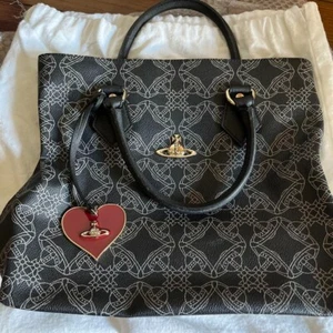 Vivienne Westwood Damen Tasche Handtasche schwarz Kugel Anhänger Herz rot gold Damen - Bild 1 von 9
