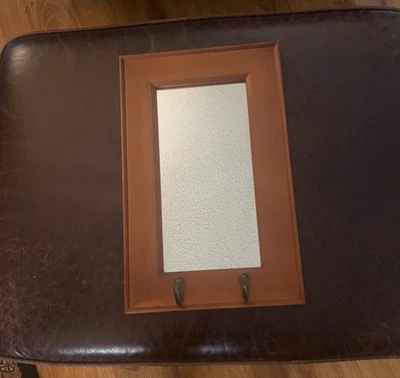 Espelho de carvalho rico Dublin Pub 15,5x9,75 com 2 ganchos de metal - Imagem 1 de 4