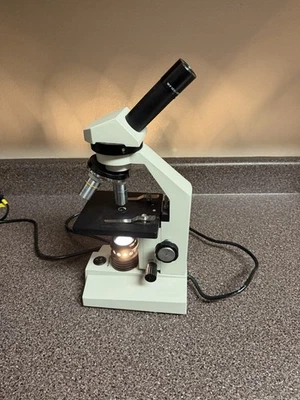 Microscopio compuesto monocular National Optical Modelo 131 4x, 10x, 40x bombilla Foto 1 de 4