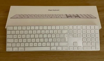 Apple Magic Keyboard mit Ziffernblock - Deutsch (MQ052D/A) - Bild 1 von 2