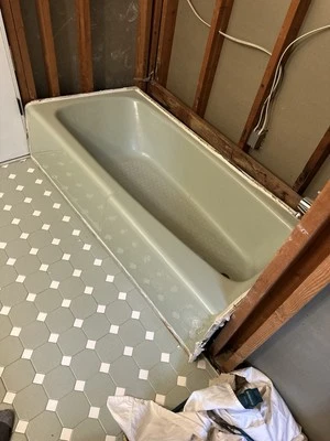 Retro Green Bathtub. - Image 1 of 3