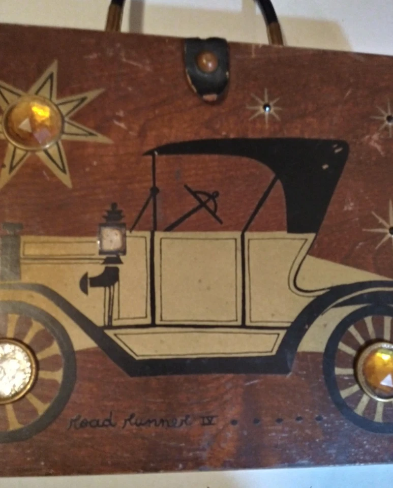COCHE ANTIGUO ROAD RUNNER IV diseñado por ENID COLLINS Cartera de colección DECORACIÓN DE ALMACENAMIENTO  Foto 1 de 1