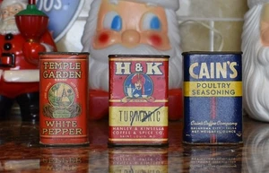 3 VERY VINTAGE SPICE TINS~WHITE PEPPER & TUMERIC & POULTRY SEASONING - Picture 1 of 2
